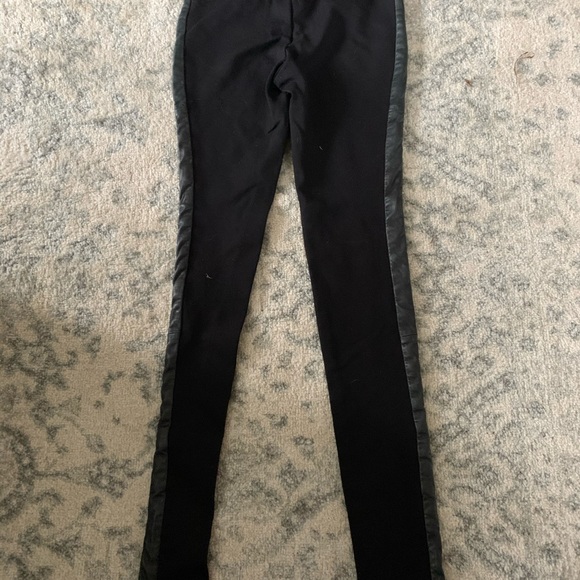 Danier leather leggings - Picture 2 of 5